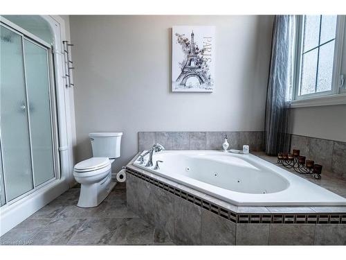 356 Creekside Drive, Welland, ON - Indoor Photo Showing Bathroom