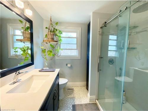 659 Elm Street, Port Colborne, ON - Indoor Photo Showing Bathroom