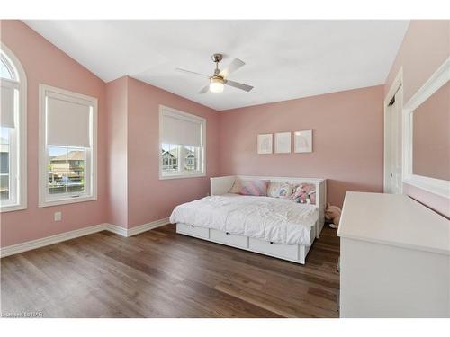 106 Spruce Crescent, Welland, ON - Indoor Photo Showing Bedroom