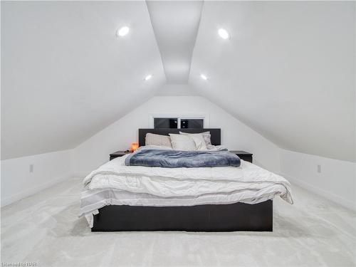 92 Delhi Street, Port Colborne, ON - Indoor Photo Showing Bedroom