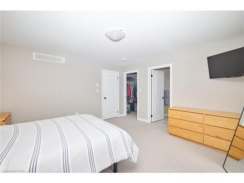 18 Brewerton Boulevard Boulevard, Fonthill, ON - Indoor Photo Showing Bedroom