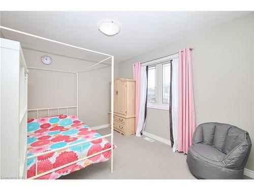 18 Brewerton Boulevard Boulevard, Fonthill, ON - Indoor Photo Showing Bedroom