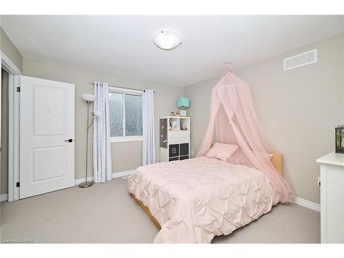 18 Brewerton Boulevard Boulevard, Fonthill, ON - Indoor Photo Showing Bedroom