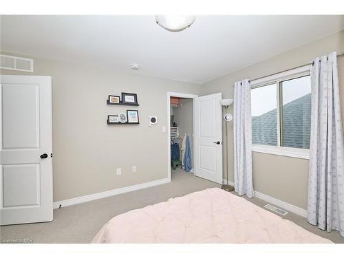 18 Brewerton Boulevard Boulevard, Fonthill, ON - Indoor Photo Showing Bedroom