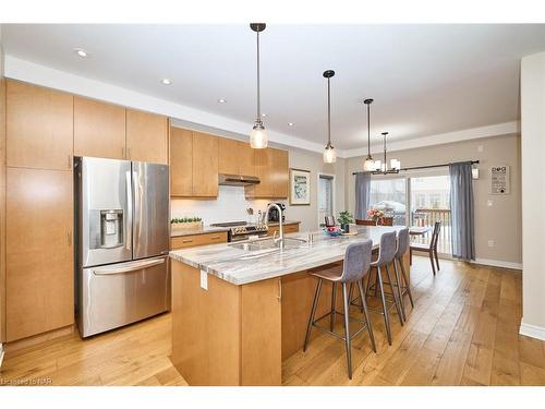 18 Brewerton Boulevard Boulevard, Fonthill, ON - Indoor Photo Showing Kitchen With Upgraded Kitchen