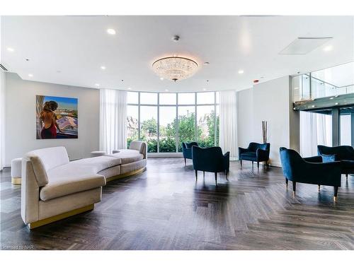 621-7711 Green Vista Gate, Niagara Falls, ON - Indoor Photo Showing Living Room