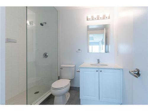 621-7711 Green Vista Gate, Niagara Falls, ON - Indoor Photo Showing Bathroom