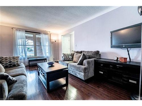 79 Glen Park Road, St. Catharines, ON - Indoor Photo Showing Living Room