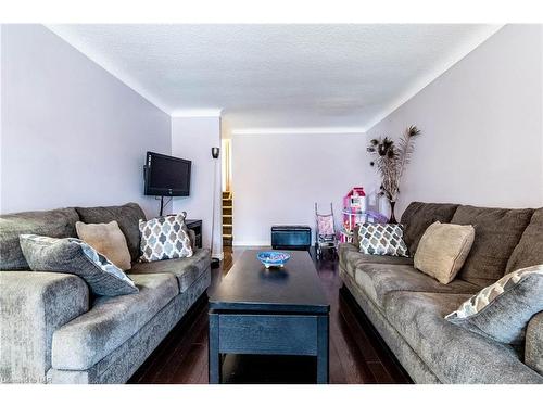 79 Glen Park Road, St. Catharines, ON - Indoor Photo Showing Living Room