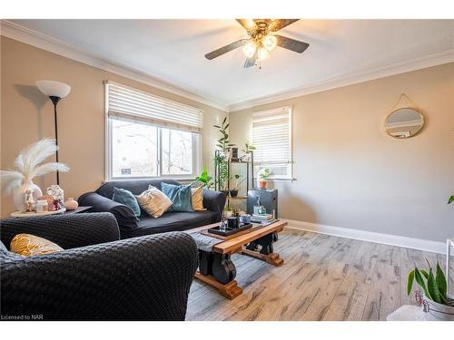 3-24 Union Street, St. Catharines, ON - Indoor Photo Showing Living Room