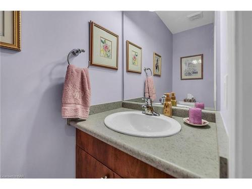 6309 Pinestone Road, Niagara Falls, ON - Indoor Photo Showing Bathroom