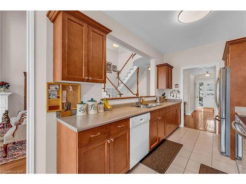 6309 Pinestone Road, Niagara Falls, ON - Indoor Photo Showing Kitchen With Double Sink