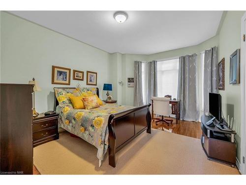 6309 Pinestone Road, Niagara Falls, ON - Indoor Photo Showing Bedroom