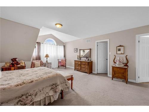 6309 Pinestone Road, Niagara Falls, ON - Indoor Photo Showing Bedroom