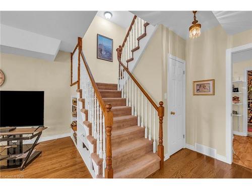 6309 Pinestone Road, Niagara Falls, ON - Indoor Photo Showing Living Room With Fireplace