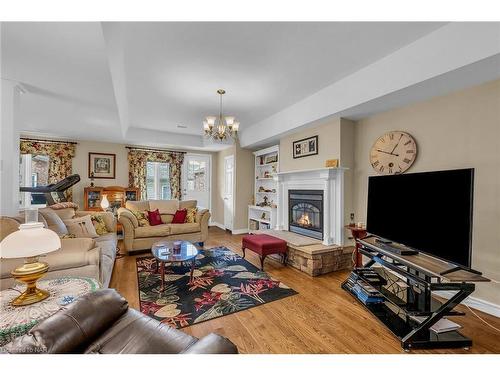 6309 Pinestone Road, Niagara Falls, ON - Indoor Photo Showing Living Room With Fireplace