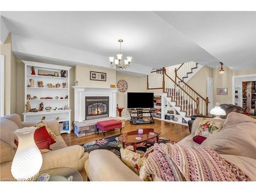 6309 Pinestone Road, Niagara Falls, ON - Indoor Photo Showing Living Room