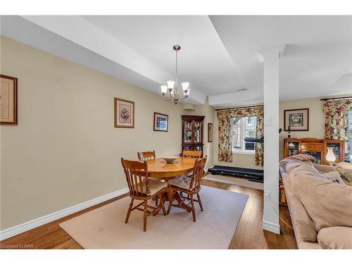 6309 Pinestone Road, Niagara Falls, ON - Indoor Photo Showing Dining Room