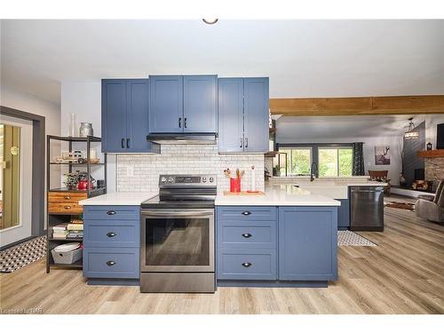 846 Highway 20 Highway W, Pelham, ON - Indoor Photo Showing Kitchen