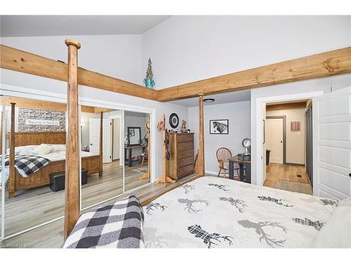 846 Highway 20 Highway W, Pelham, ON - Indoor Photo Showing Bedroom