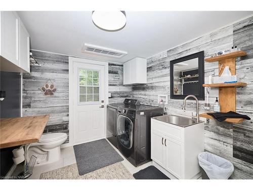 846 Highway 20 Highway W, Pelham, ON - Indoor Photo Showing Laundry Room