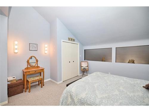 846 Highway 20 Highway W, Pelham, ON - Indoor Photo Showing Bedroom