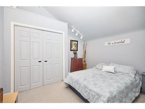 846 Highway 20 Highway W, Pelham, ON - Indoor Photo Showing Bedroom