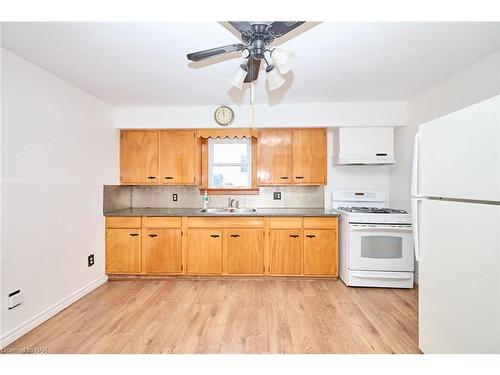 30 Dufferin Street, Fort Erie, ON - Indoor Photo Showing Kitchen With Double Sink