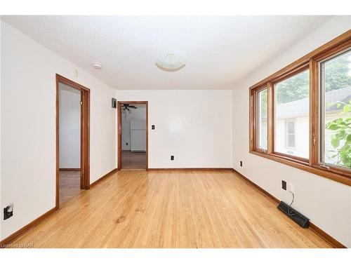 30 Dufferin Street, Fort Erie, ON - Indoor Photo Showing Other Room