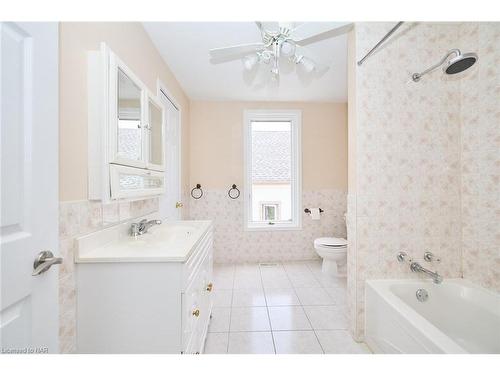 30 Dufferin Street, Fort Erie, ON - Indoor Photo Showing Bathroom