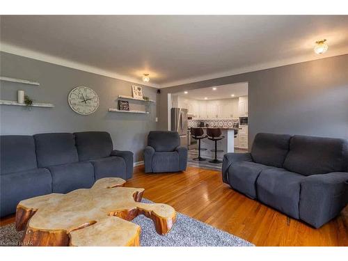 436 Ash Street, Port Colborne, ON - Indoor Photo Showing Living Room