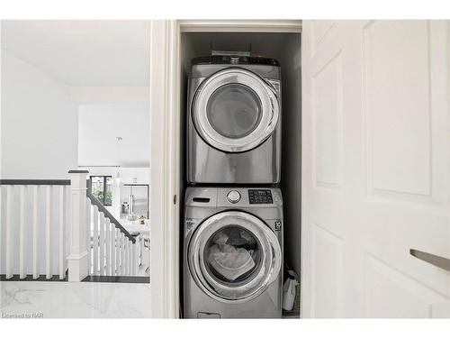8535 Kelsey Crescent, Niagara Falls, ON - Indoor Photo Showing Laundry Room
