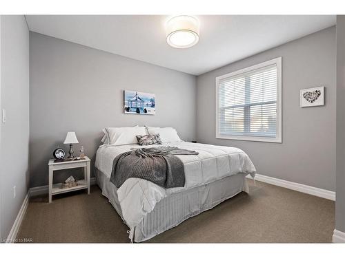 27 St Andrews Lane S, Niagara-On-The-Lake, ON - Indoor Photo Showing Bedroom