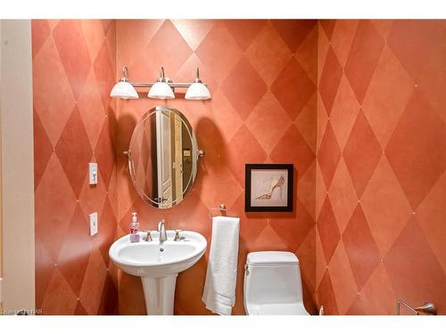 661 Clarence Street, Port Colborne, ON - Indoor Photo Showing Bathroom