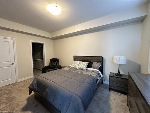 62-4311 Mann Street, Niagara Falls, ON - Indoor Photo Showing Bedroom