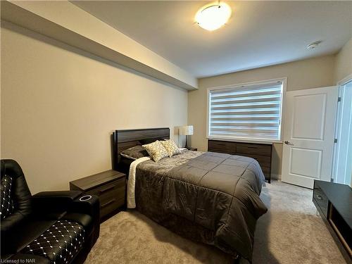 62-4311 Mann Street, Niagara Falls, ON - Indoor Photo Showing Bedroom