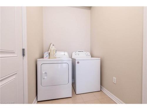 62-4311 Mann Street, Niagara Falls, ON - Indoor Photo Showing Laundry Room