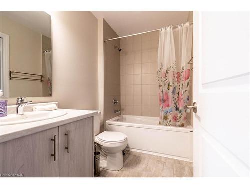 62-4311 Mann Street, Niagara Falls, ON - Indoor Photo Showing Bathroom