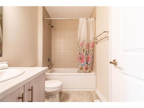 62-4311 Mann Street, Niagara Falls, ON - Indoor Photo Showing Bathroom