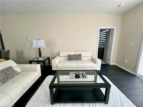 62-4311 Mann Street, Niagara Falls, ON - Indoor Photo Showing Living Room