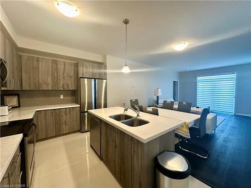 62-4311 Mann Street, Niagara Falls, ON - Indoor Photo Showing Kitchen With Double Sink With Upgraded Kitchen