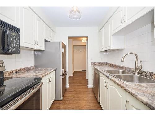 19-117 Willson Road, Welland, ON - Indoor Photo Showing Kitchen With Double Sink With Upgraded Kitchen