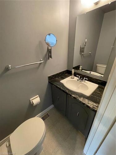 51-242 Lakeport Road, St. Catharines, ON - Indoor Photo Showing Bathroom