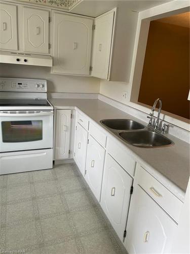 51-242 Lakeport Road, St. Catharines, ON - Indoor Photo Showing Kitchen With Double Sink