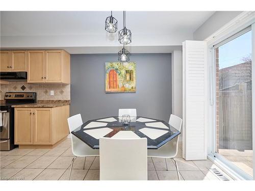 15 Ivybridge Drive, Stoney Creek, ON - Indoor Photo Showing Dining Room