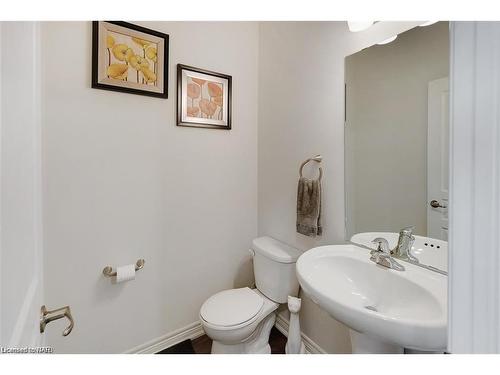 62 Buckley Terrace, Pelham, ON - Indoor Photo Showing Bathroom