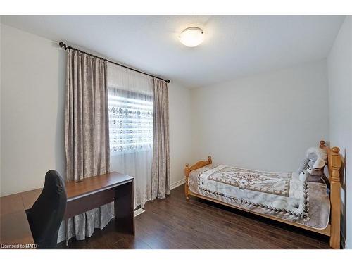 62 Buckley Terrace, Pelham, ON - Indoor Photo Showing Bedroom