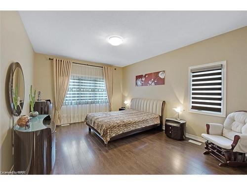 62 Buckley Terrace, Pelham, ON - Indoor Photo Showing Bedroom