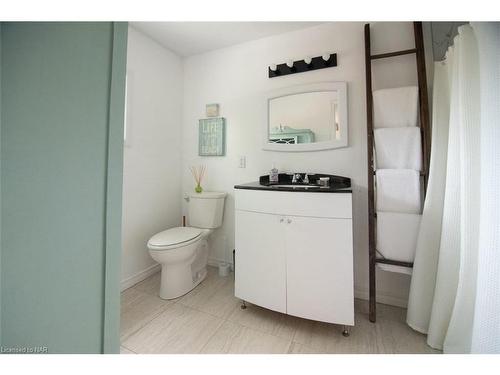 3828 Roxborough Avenue, Fort Erie, ON - Indoor Photo Showing Bathroom