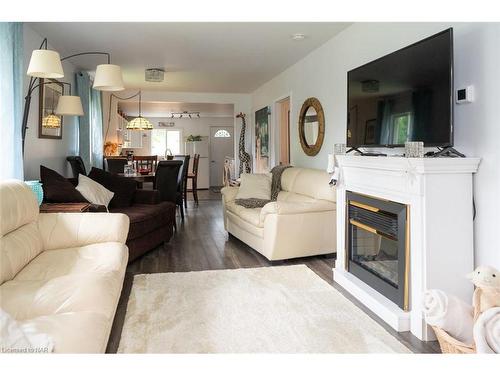 3828 Roxborough Avenue, Fort Erie, ON - Indoor Photo Showing Living Room With Fireplace